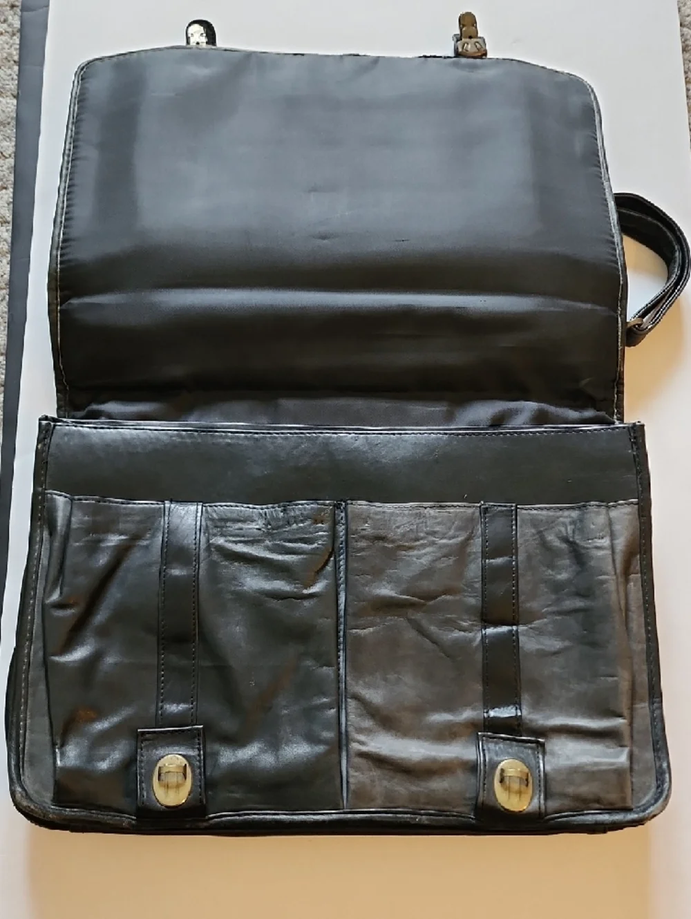 The Unbranded Brand flap sleek